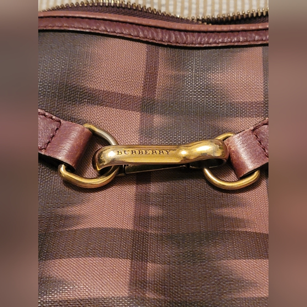 Burbery Purse EUC ( vintage / rare)
